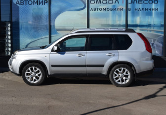 Подержанный автомобиль Nissan X-Trail 2012 года (8 фото)