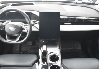 Подержанный автомобиль Geely Atlas 2024 года (12 фото)