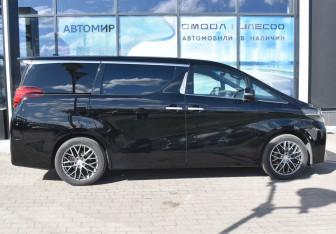 Подержанный автомобиль Toyota Alphard 2019 года (4 фото)