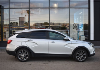 Подержанный автомобиль LADA (ВАЗ) Vesta Wagon 2018 года (4 фото)