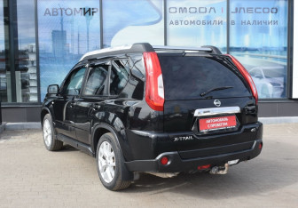 Подержанный автомобиль Nissan X-Trail 2013 года (7 фото)