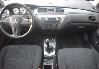 Подержанный автомобиль Mitsubishi Lancer Sedan 2007 года (12 фото)