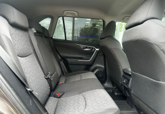 Подержанный автомобиль Toyota RAV4 2020 года (11 фото)