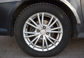 Подержанный автомобиль Geely MK Cross 2012 года (9 фото)