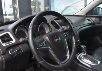 Подержанный автомобиль Opel Insignia Sedan 2013 года (15 фото)