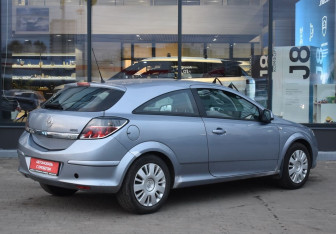 Подержанный автомобиль Opel Astra Hatchback 2010 года (5 фото)