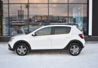 Подержанный автомобиль Renault Sandero 2019 года (8 фото)