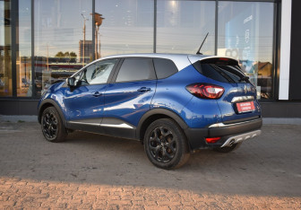 Подержанный автомобиль Renault Kaptur 2020 года (7 фото)