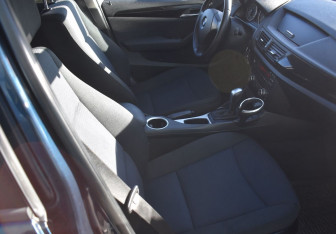Подержанный автомобиль BMW X1 2012 года (10 фото)