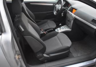 Подержанный автомобиль Opel Astra Hatchback 2010 года (10 фото)