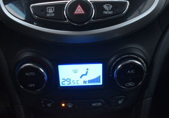 Подержанный автомобиль Hyundai Solaris Sedan 2012 года (16 фото)