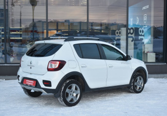 Подержанный автомобиль Renault Sandero 2019 года (5 фото)