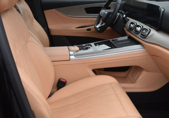 Подержанный автомобиль Jaecoo J8 2024 года (10 фото)