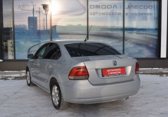 Подержанный автомобиль Volkswagen Polo Sedan 2012 года (7 фото)
