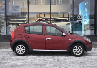 Подержанный автомобиль Renault Sandero 2012 года (4 фото)