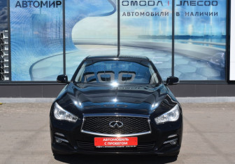 Подержанный автомобиль Infiniti Q50 2015 года (2 фото)