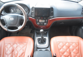 Подержанный автомобиль Hyundai Santa Fe 2008 года (12 фото)