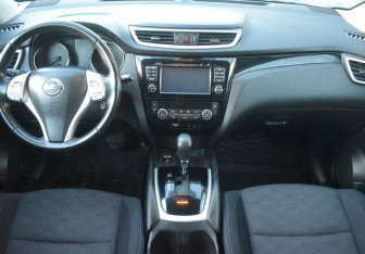 Подержанный автомобиль Nissan Qashqai 2017 года (12 фото)