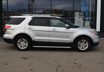 Подержанный автомобиль Ford Explorer 2013 года (4 фото)