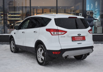 Подержанный автомобиль Ford Kuga 2014 года (7 фото)