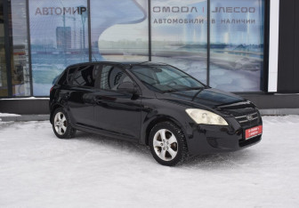 Подержанный автомобиль Kia Ceed Hatchback 2008 года (3 фото)