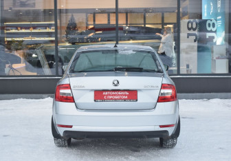 Подержанный автомобиль Skoda Octavia Liftback 2019 года (6 фото)