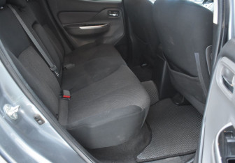 Подержанный автомобиль Mitsubishi L200 2017 года (11 фото)