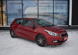 Подержанный автомобиль Kia Ceed Hatchback 2013 года (3 фото)