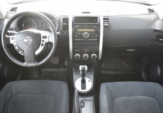 Подержанный автомобиль Nissan X-Trail 2011 года (12 фото)