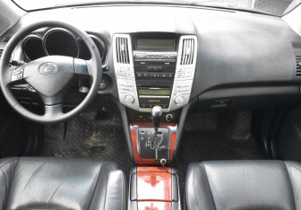 Подержанный автомобиль Lexus RX 2007 года (12 фото)