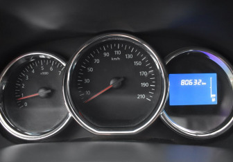 Подержанный автомобиль Nissan Terrano 2016 года (13 фото)