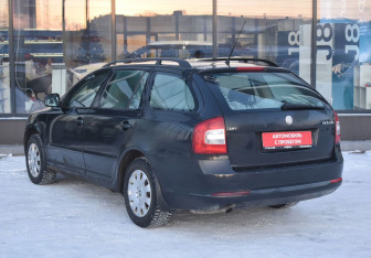 Подержанный автомобиль Skoda Octavia Wagon 2010 года (7 фото)