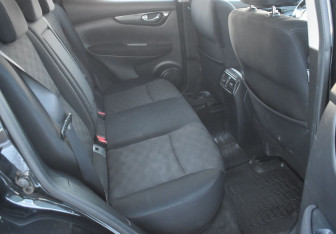 Подержанный автомобиль Nissan Qashqai 2017 года (11 фото)