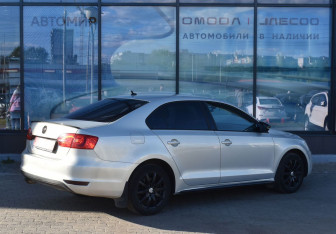 Подержанный автомобиль Volkswagen Jetta Sedan 2011 года (5 фото)