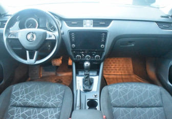 Подержанный автомобиль Skoda Octavia Liftback 2019 года (12 фото)