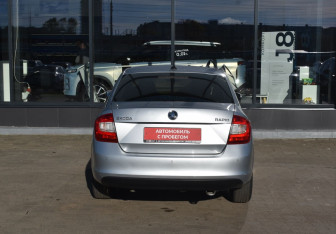 Подержанный автомобиль Skoda Rapid Liftback 2017 года (6 фото)