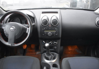 Подержанный автомобиль Nissan Qashqai 2010 года (12 фото)