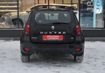 Подержанный автомобиль Renault Duster 2017 года (6 фото)