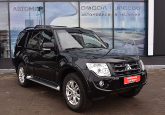 Подержанный автомобиль Mitsubishi Pajero 2013 года (3 фото)