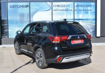 Подержанный автомобиль Mitsubishi Outlander 2019 года (7 фото)