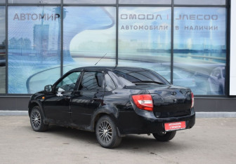 Подержанный автомобиль LADA (ВАЗ) Granta Sedan 2012 года (7 фото)