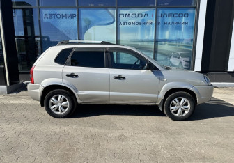 Подержанный автомобиль Hyundai Tucson 2008 года (4 фото)