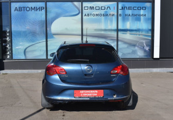 Подержанный автомобиль Opel Astra Hatchback 2012 года (6 фото)