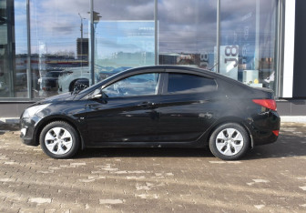 Подержанный автомобиль Hyundai Solaris Sedan 2015 года (8 фото)