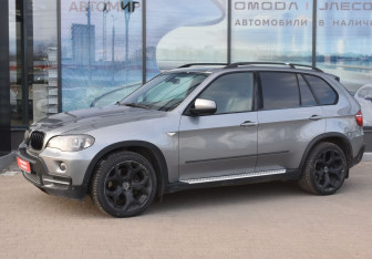 Подержанный автомобиль BMW X5 2007 года (1 фото)