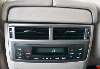 Подержанный автомобиль Lexus LX 2012 года (15 фото)