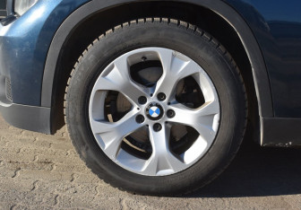 Подержанный автомобиль BMW X1 2012 года (9 фото)