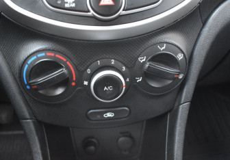 Подержанный автомобиль Hyundai Solaris Sedan 2012 года (13 фото)