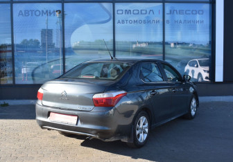Подержанный автомобиль Citroen C-Elysee 2013 года (5 фото)