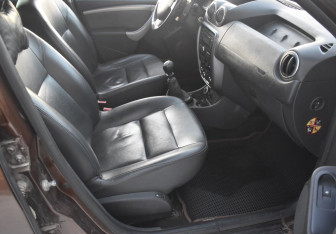 Подержанный автомобиль Renault Duster 2013 года (10 фото)